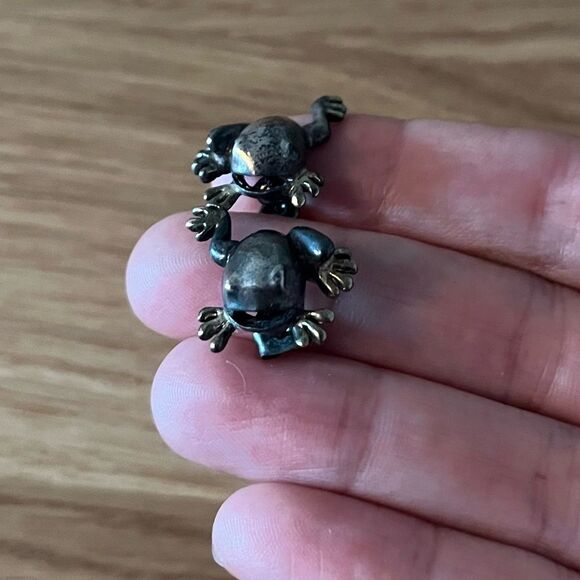 Silver Frog stud earrings marked MJ - Picture 3 of 4